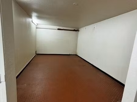 grand local de stockage sécurisées