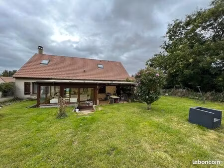 maison traditionnelle sur 2 niveaux – 106 m² sur terrain de 2130 m²