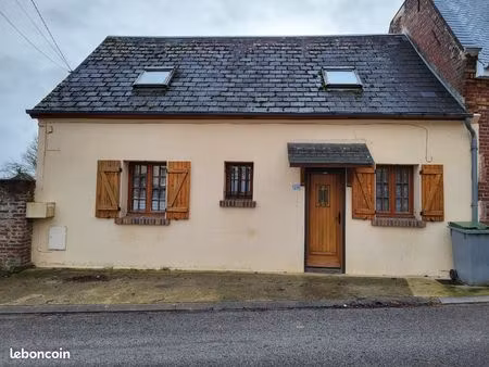 maison de village au pied de la forêt
