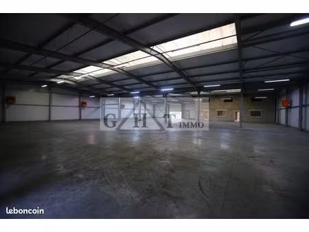 local industriel 1 570 m²