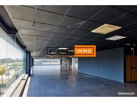 local industriel 1 819 m²