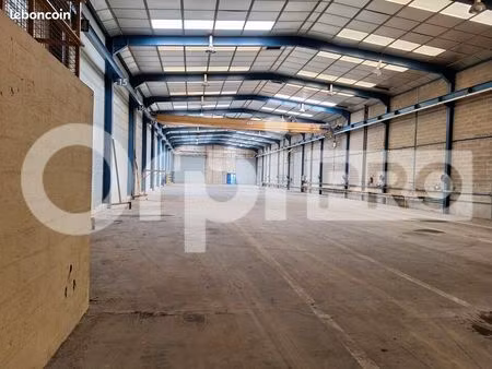 local d'activité 1 520 m²