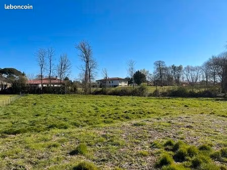 terrain 1 678 m² rion des landes