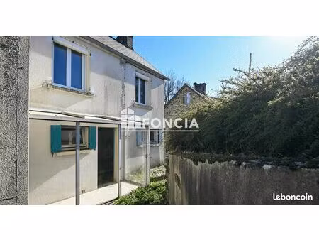 messei  à proximité immédiate des commerces