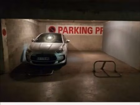 place de parking en sous sol sécurisé