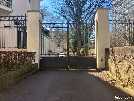 place parking avec borne electrique - centre-ville châtillon