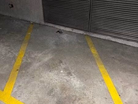 parking moto à louer