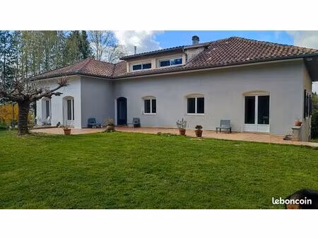 maison familiale avec parc arboré de 5000 m²