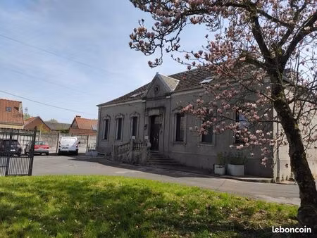 maison individuelle avec grange et pâture