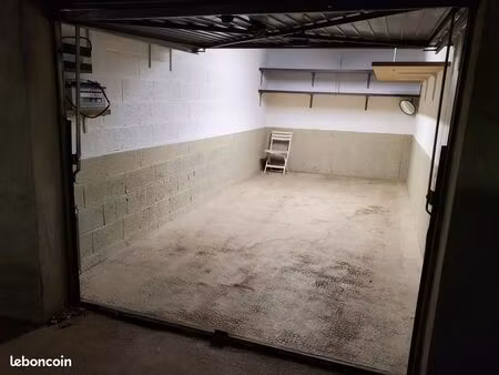 place parking box fresnes à vendre