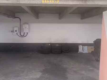 place de parking sécurisee 11m² - puteaux (front de seine / bellini)