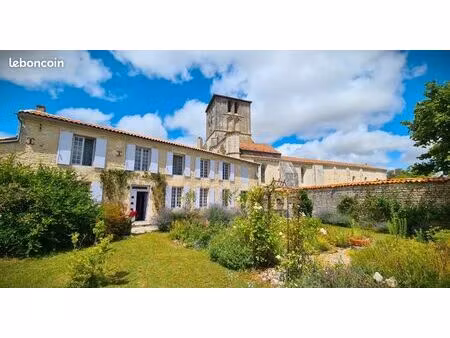 commanderie templière 1151 – 210 m² – parc de 3 573 m² – toitures neuves