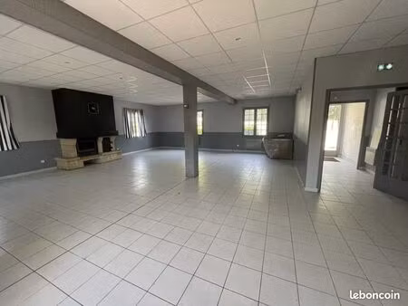 bureau 371 m²