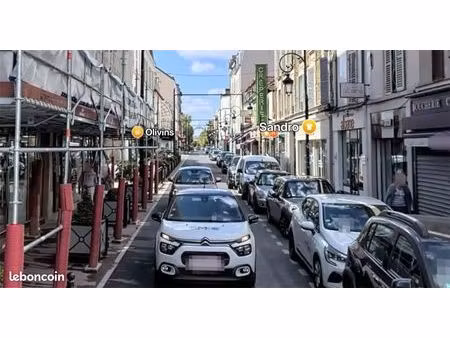 boutique 150 m² la varenne st hilaire