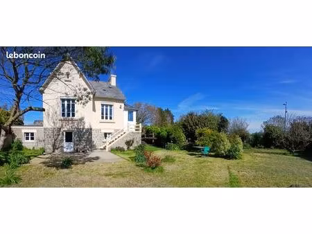maison individuelle bord de mer en bretagne presqu'île de plougrescant
