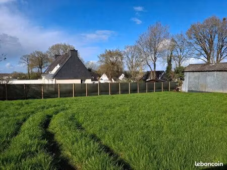 vend terrain viabilisé + hangar