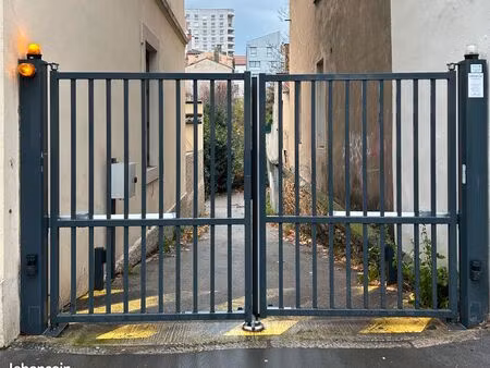 garage fermé sécurisé - confluence lyon 2