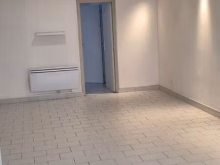 vend local commercial de 45m2 au centre ville