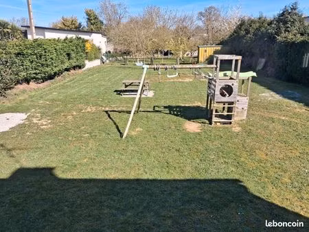 1000m2 bourg de pommeret