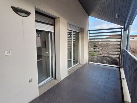 chassieu centre – appartement 3 pièces avec terrasse  dernier étage et garage