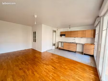 très bel appartement de 72m2 avec terrasse