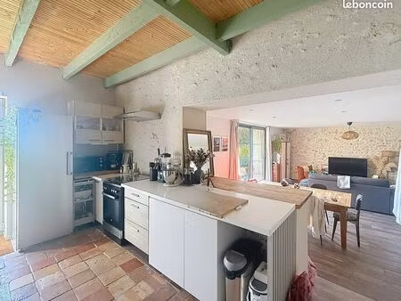 maison 8 pièces 147 m²