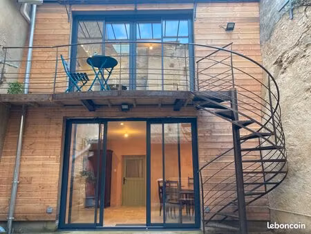 propriété historique du xvie siècle avec vue sur la loire