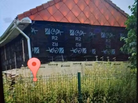 céde terrain avec petite maison