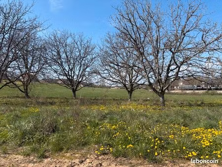 terrain viabilisé 1097m2 dans martel