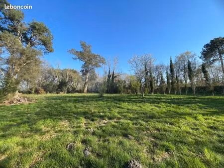 terrain 1 847 m² mezos