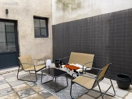 loue t2 meublé avec cour centre oloron