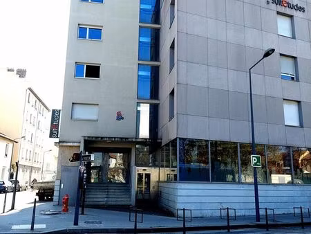 places de parking sécurisées gratte-ciel