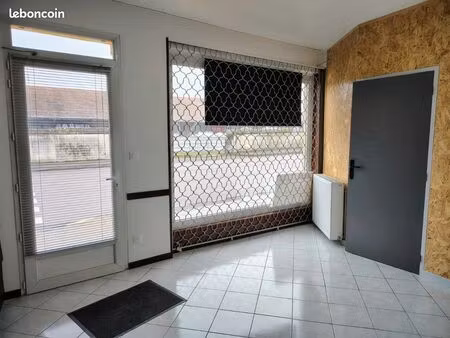 local commercial 64m²