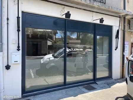 location local commercial à saint-cere