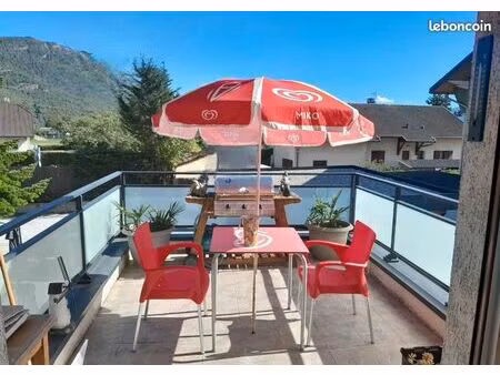 t2 en maison partagée avec terrasse box cave et place de parking