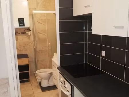 loue studio 23m2 580euros