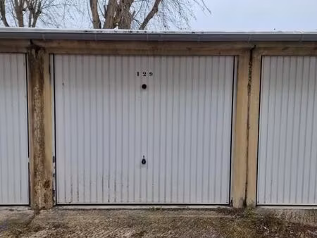 garage/box 13 m² montigny le bretonneux