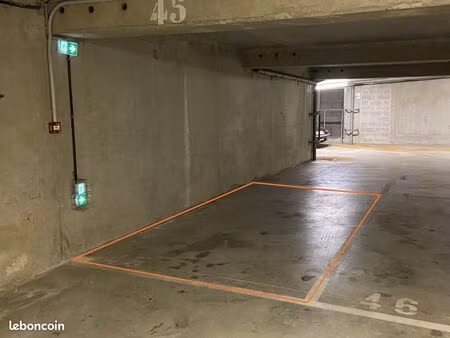 parking montigny le bretonneux - a proximité gare sqy