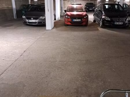parking 75010 rue vicq d’azir