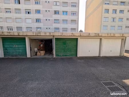 parking/box 13 m² venissieux