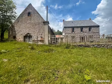 entre besse et super-besse – maison en pierre avec grange  écurie  source et potentiel gît