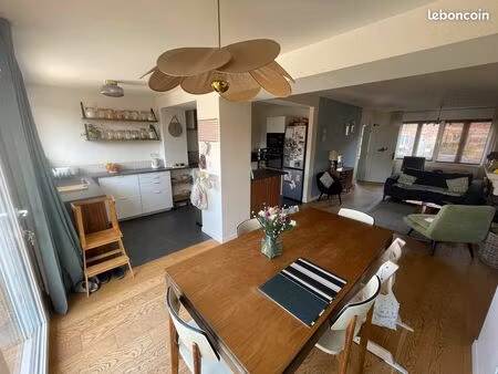 maison rénovée avec jardin et garage (3 chambres + 1 bureau/petite chambre)