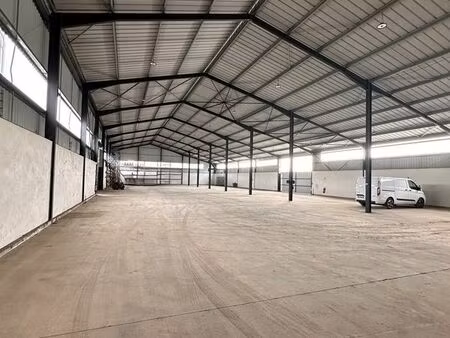 bâtiment 1600 m² lons