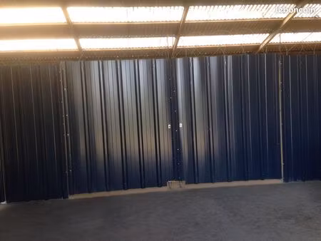 local idéal pour artisan  stockage ou activité e-commerce