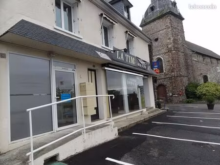 petit local plein centre bourg