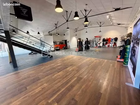 local commercial 401 m²