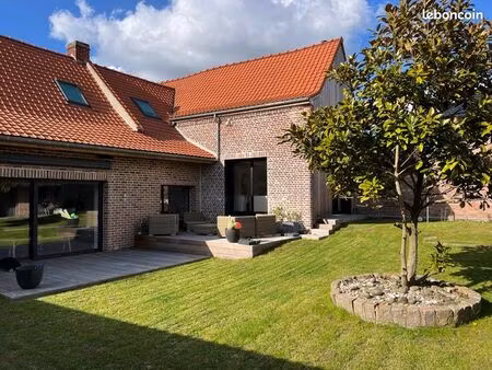 ferme au carré entièrement rénovée