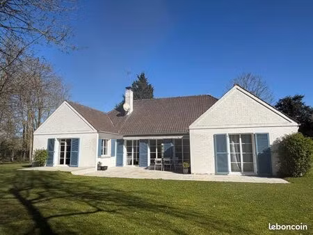 belle maison individuelle en semi plain-pied dans domaine