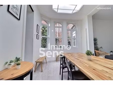 maison 11 pièces 216 m²