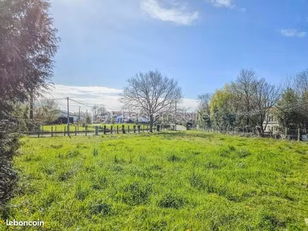 terrain 1 281 m² urcuit